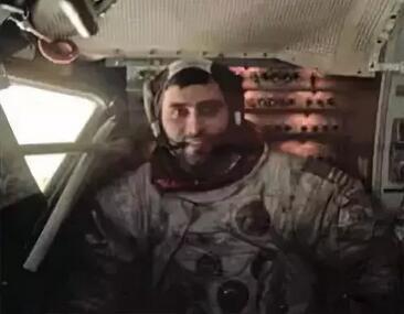 马斯克宣布签下首位绕月飞行乘客:你离登月还有几步? |沸话